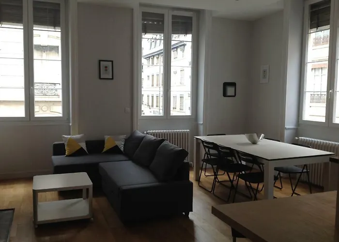 Charme Et Modernite Au Coeur De Lyon
